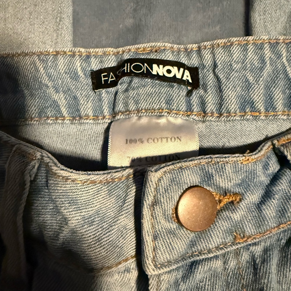👖FASHION NOVA DISTRESSED JEANS👖 - Picture 2 of 7